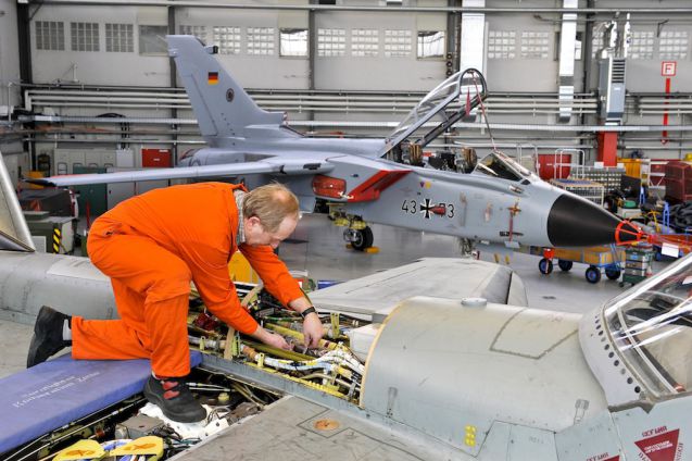 Die kriselnden EADS-Rüstungssparte streicht nach der gescheiterten Fusion mit BAE Hunderte Jobs. Foto: Cassadian