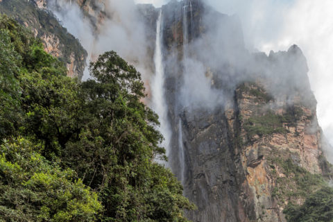 Venezuela ist in großen Teilen ein Naturparadies, mit Salto Angel beherbergt es den höchsten Wasserfall der Welt. Foto: Shutterstock