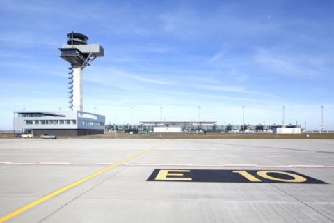Das Vorfeld am BER bleibt wohl noch länger leer? Bild: A. Obst u. M. Schmieding, Flughafen BER