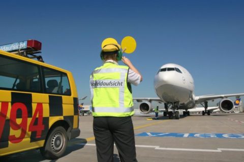 Heute legen die Mitarbeiter der Vorfeldaufsicht ihre Sondersignale nieder. CR: Fraport