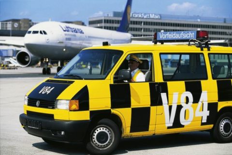 Heute rollen weniger Follow-me-Cars über das Vorfeld am Frankfurter Flughafen. CR: Fraport