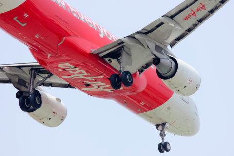 Es gibt noch keine Anzeichen des vermissten Airbus A320 der Air Asia. Bild: Shutterstock