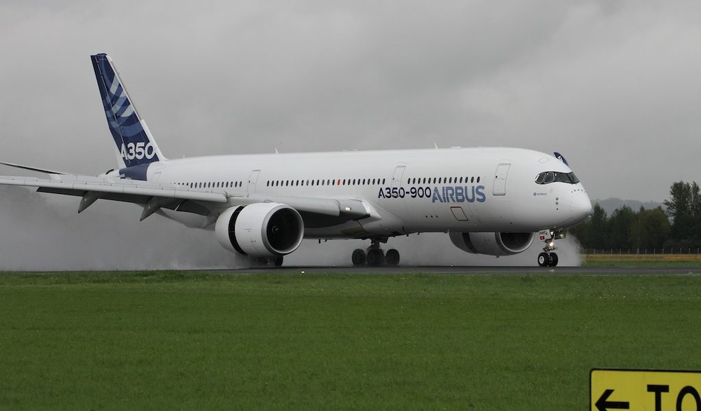 Beeindruckend: Nasswetter-Test für den Airbus A350-900. Bild: blue danube airport linz