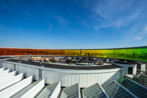 Your Rainbow Panorama - der 150 Meter lange, kreisrunde Laufsteg ungewöhnliche Weitblicke über das Häusermeer, den Hafen und die Aarhuser Ostseebucht. Bild: shutterstock / Tom Roche
