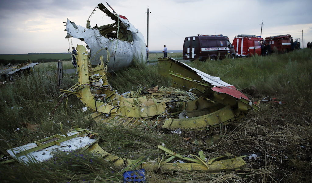 Die Trümmer der Boeing 777-200 des Flugs MH 017 liegen mitten im Kampfgebiet. Bild: dpa / Picture Alliance