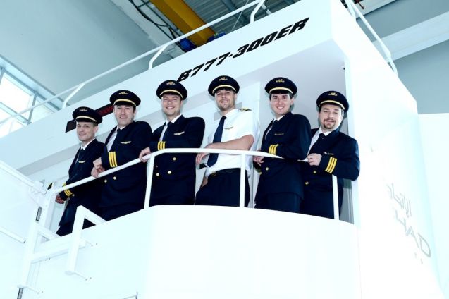 Die neuen First Officer der Etihad im Etihad Airways Flight Training Centre in Abu Dhabi. Foto: Etihad