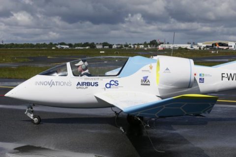 Airbus hat schon ein Elektroflugzeug: Der E-Fan vor seinem ersten Flug. Bild: Airbus Group