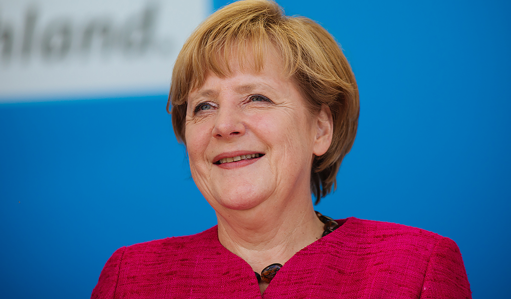 Angela Merkel machte um die so heiß diskutierten unbemannten Fluggeräte bei ihrer Tour einen Bogen. Bild: Alexander Kurz / Wikimedia Commons