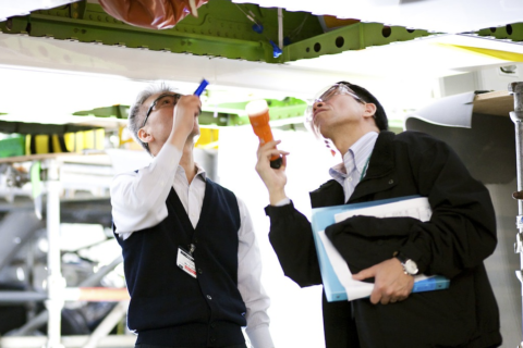 Von den möglichen Haarrissen in den Tragflächen sind keine Maschinen betroffen, die bereits fliegen, sondern nur die aktuelle Produktion. Bild: Boeing