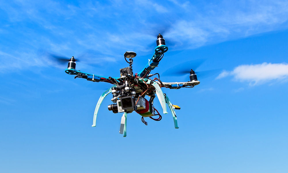 Die Miniflieger können auch für diverse kriminelle Ziele genutzt werden - zumal sie immer kleiner werden und damit zunehmend schwieriger zu entdecken sind. Bild: shutterstock / myhomearts