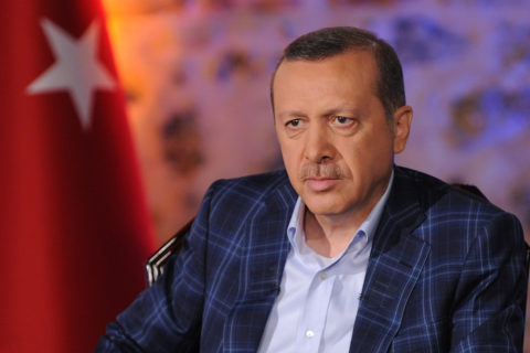 Ministerpräsident Recep Tayyip Erdogan, der bei der Grundsteinlegung für einen der größten Flughäfen der Welt am Samstag dabei war, nennt das Projekt ein «Siegesdenkmal». Bild: Photostory/shutterstock