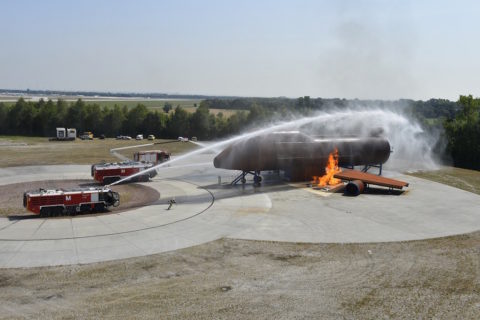Die Flughafenfeuerwehr übt jetzt mit Hightech-Gerät. Bild: Flughafen München