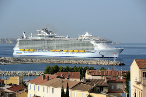 Die «Harmony of the Seas» hat 2747 Kabinen. Bid: shutterstock / GERARD BOTTINO