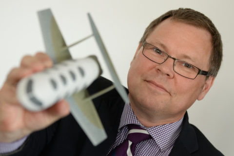 5 Minuten Schwerelosigkeit: Das suborbitale Flugzeug soll den Weltraum mit maximal acht Passagieren erschließen. Bild: dpa