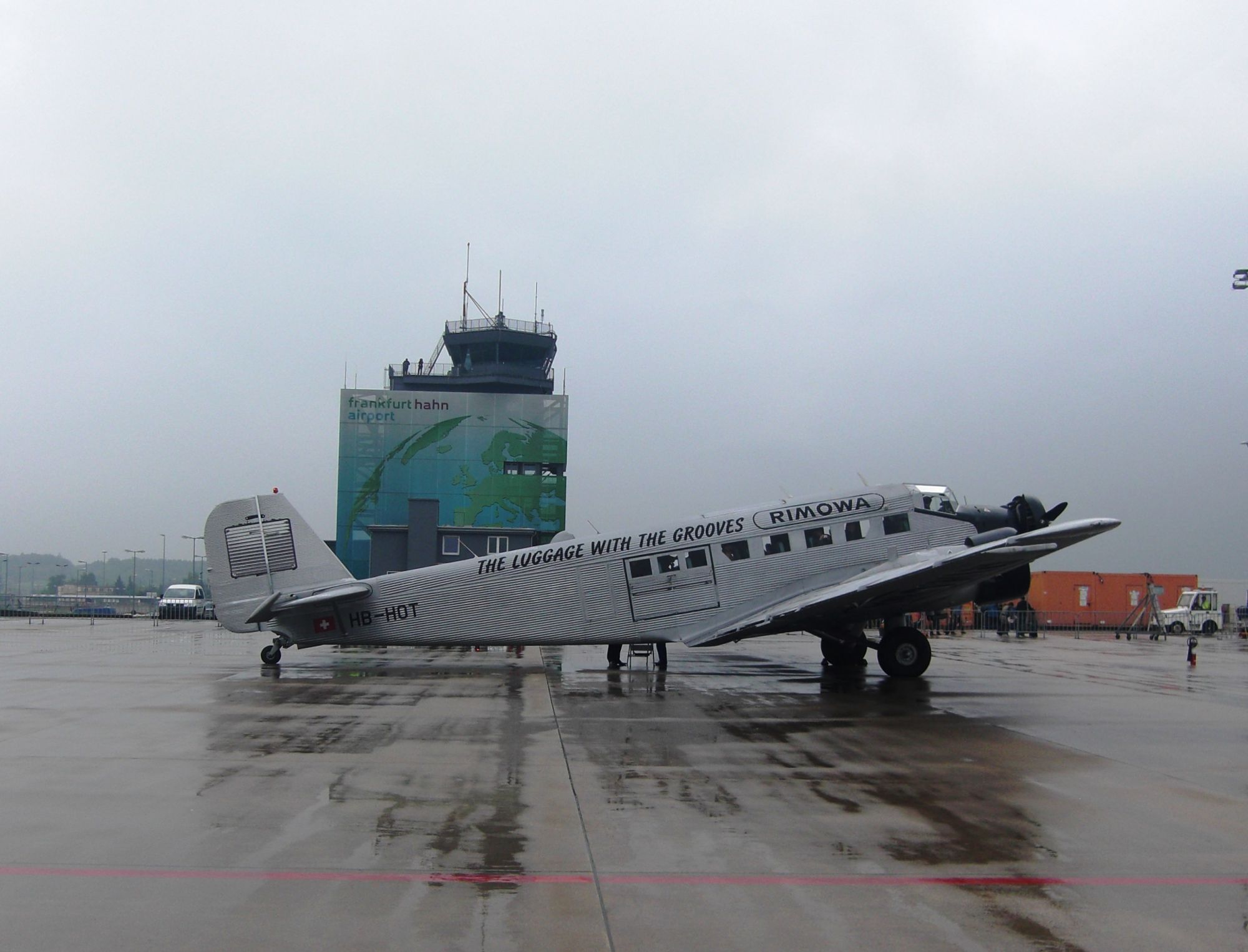 Strahlende Gesichter beim Tag der offenen Tür am Flughafen Hahn AERO