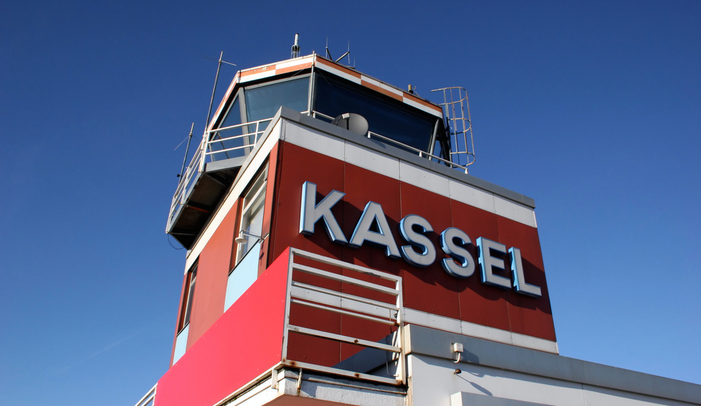 Kassel-Calden: Der vor rund einem Jahr eröffnete Flughafen steht wegen geringer Passagierzahlen in der Kritik. Bild: shutterstock