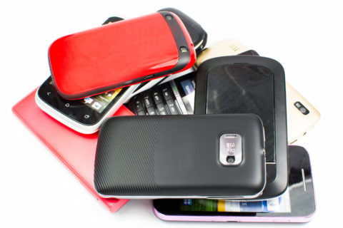 Aus Sorge vor Anschlägen verbieten die USA bei bestimmten Direktflügen aus dem Ausland die Mitnahme unaufgeladener Handys und anderer elektronischer Geräte. Bild: shutterstock