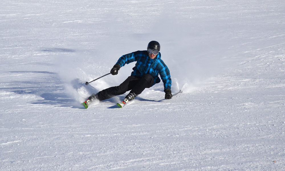 Die Ära des Carving ist zu Ende, die Bewegungen sollen künftig nicht mehr so extrem sein. Bild: shutterstock / Marko Cermak