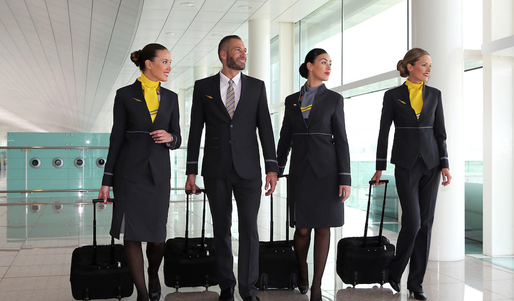 Neues Outfit für mehr als 2.000 Mitglieder des Bordpersonals unterstreicht das moderne Image der Fluggesellschaft. Bild: Vueling