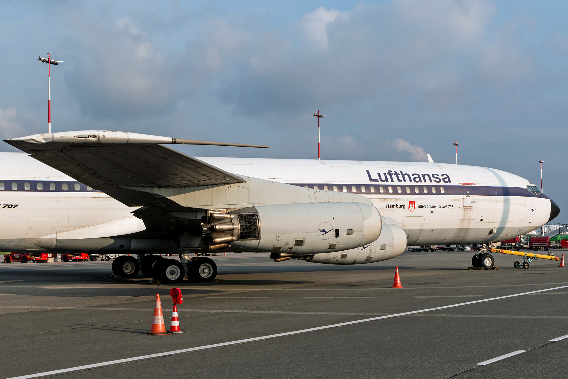 Die in Hamburg ausgestellte Boeing 707 D-ABOD aus den 1960er Jahren wird verwertet, Teile können ersteigert werden. Foto: Dirk Grothe