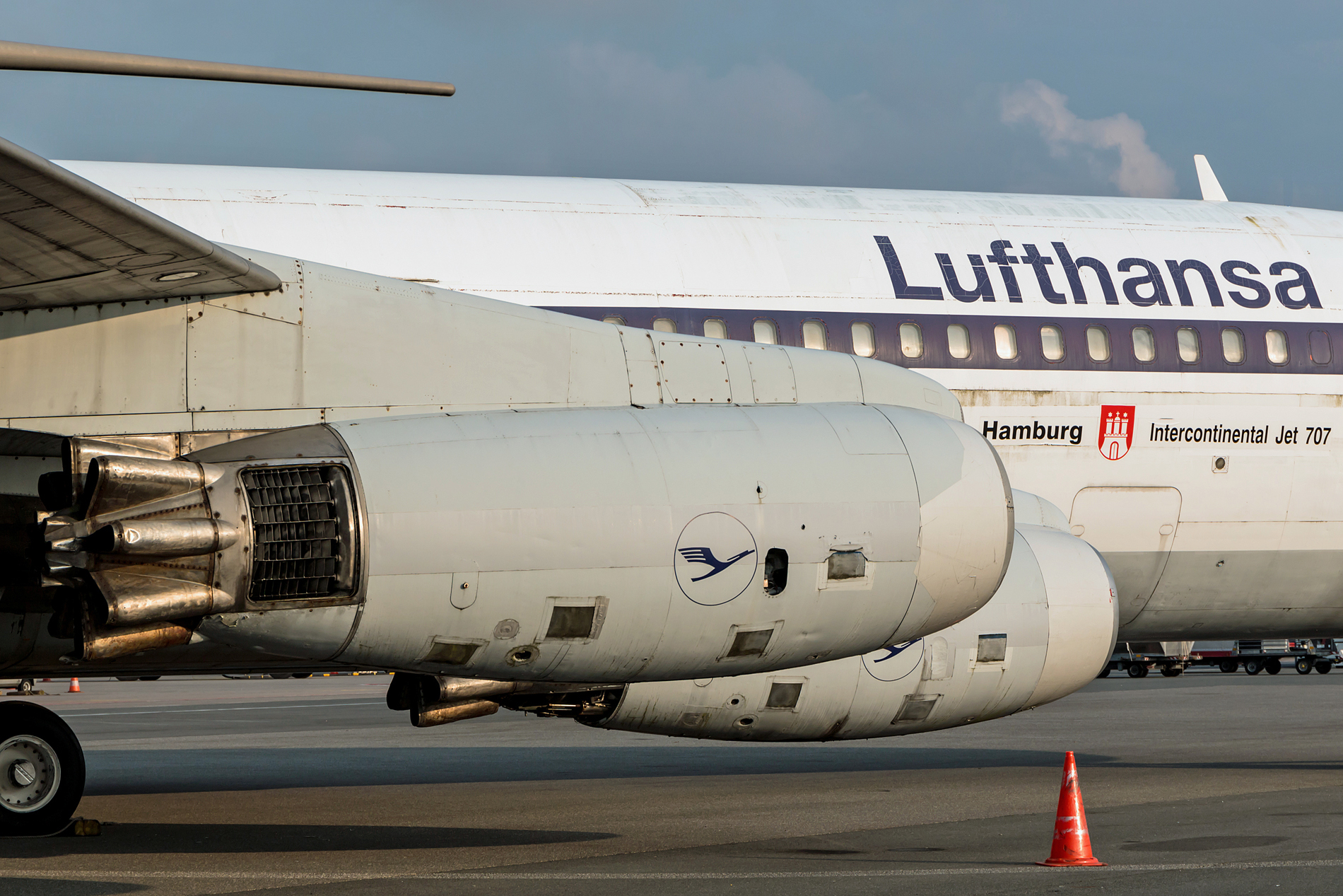 Die in Hamburg ausgestellte Boeing 707 D-ABOD aus den 1960er Jahren wird verwertet, Teile können ersteigert werden. Foto: Dirk Grothe