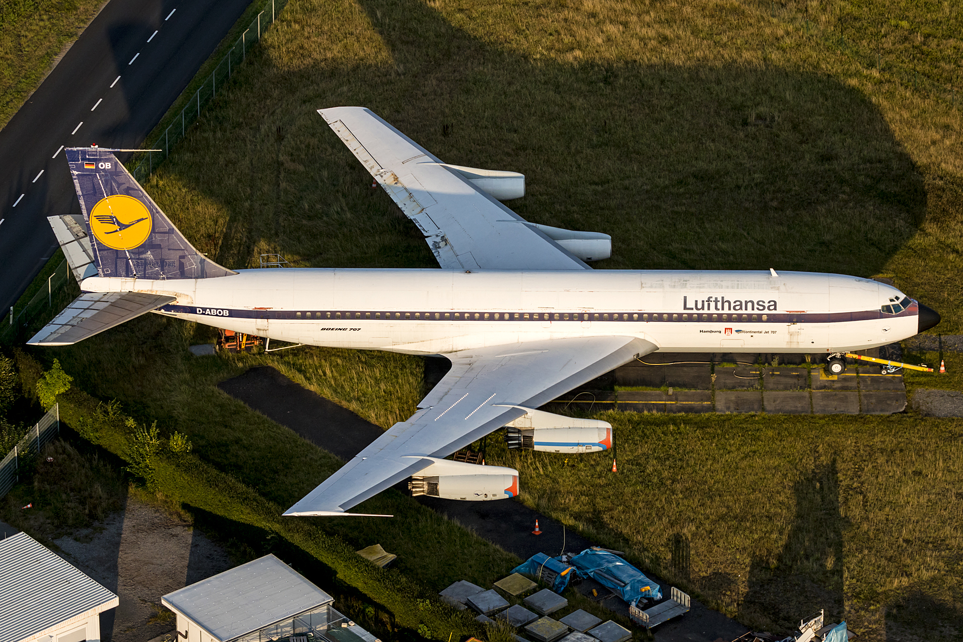 Die in Hamburg ausgestellte Boeing 707 D-ABOD aus den 1960er Jahren wird verwertet, Teile können ersteigert werden. Foto: Dirk Grothe