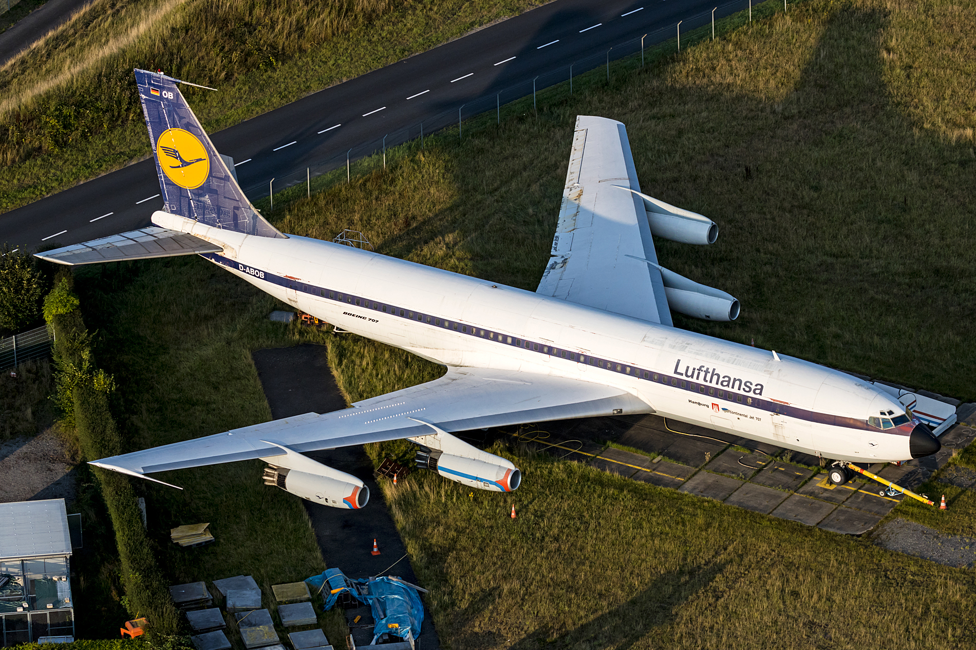 Die in Hamburg ausgestellte Boeing 707 D-ABOD aus den 1960er Jahren wird verwertet, Teile können ersteigert werden. Foto: Dirk Grothe