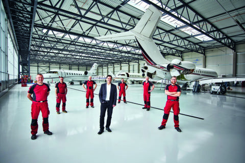 Die sieben Spezialisten des Aero-Dienst haben jahrzehnte- lange Erfahrung in  der Wartung von Business Jets