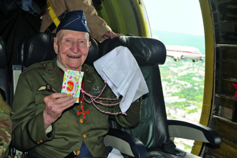 2019 flog Halvorsen an Bord der DC-3 
