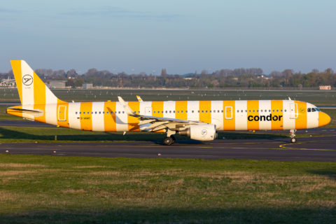 Gelbe Streifen trägt die erste A321 von Condor im neuen Design. Foto: Markus Altmann