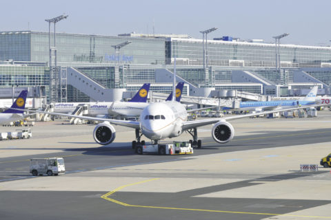Am Flughafen Frankfurt spürt man den sehr dynamischen Aufwärtstrend seit März. Doch erst im Juli kam der Airport wieder über 35.000 Starts und Landungen hinaus.