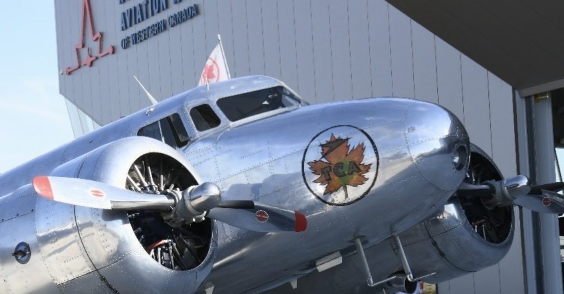 Zur Feier seines 85-jährigen Jubiläums spendete Air Canada heute sein historisches Flugzeug, ein originales Lockheed L-10A Electra-Flugzeug, an das Royal Aviation Museum of Western Canada in Winnipeg. Foto: CNW-Gruppe/Air Canada