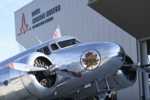 Zur Feier seines 85-jährigen Jubiläums spendete Air Canada heute sein historisches Flugzeug, ein originales Lockheed L-10A Electra-Flugzeug, an das Royal Aviation Museum of Western Canada in Winnipeg. Foto: CNW-Gruppe/Air Canada