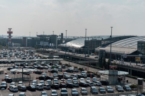 Parken am Flughafen Hamburg: Einer der größten deutschen Flughäfen hält mehr als 6.000 Stellplätze bereit.