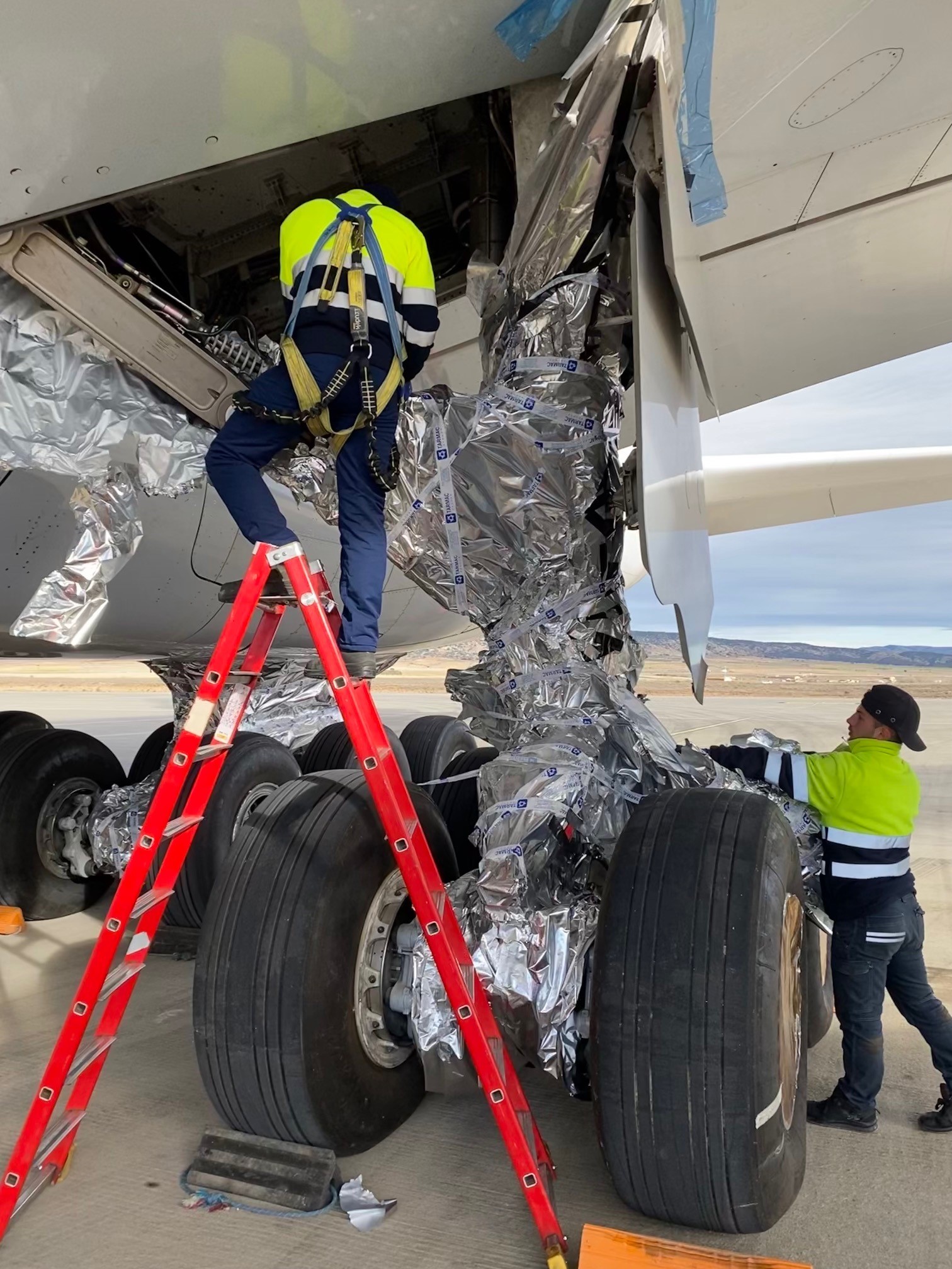 Reifen und Hydraulikschläuche wurden bei den A380 in Teruel besonders sorgfältig verpackt Bild: Dietmar Plath