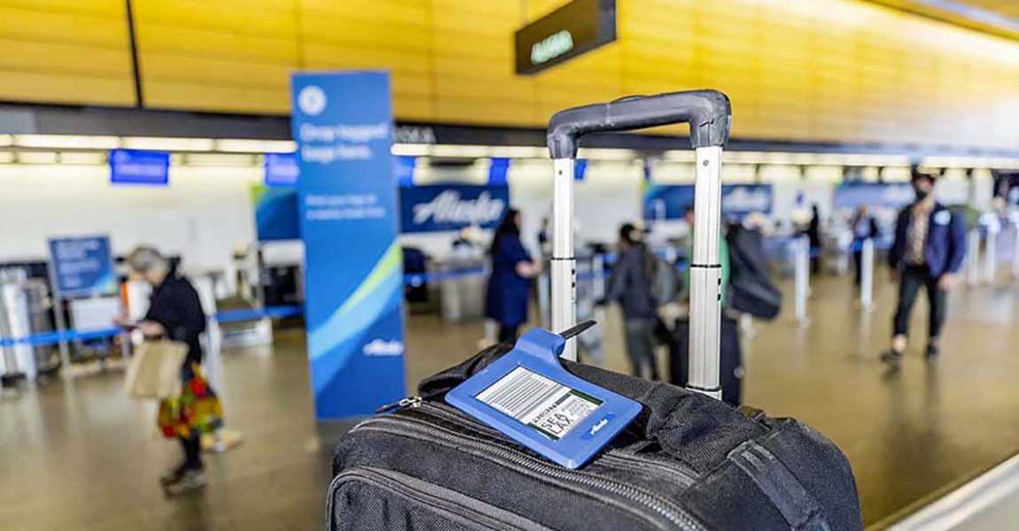Alaska Airlines stellt jetzt elektronische Gepäckanhänger zur Verfügung.