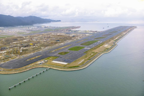 Der Flughafen Hongkong hat seine dritte Start- und Landebahn feierlich eröffnet.