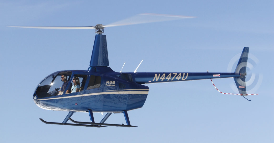 Im Oktober 2022 ist ein Hubschrauber des Typs Robinson R44 bei Buchen abgestürzt. Das Foto zeigt einen Hubschrauber Robinson R66 (Symbolfoto).