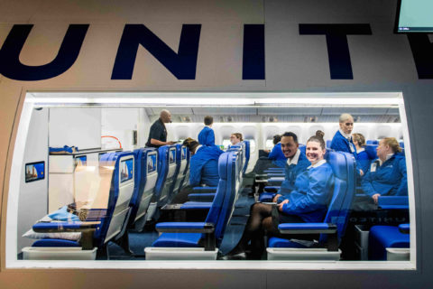United Airlines hat ihr Inflight Training Center in Houston ausgebaut. Hier wird regelmäßig das Kabinenpersonal geschult.