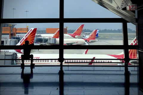 Nachdem ein Mann in einem Air-India-Flugzeug auf eine Mitreisende uriniert haben soll, hat die Fluggesellschaft ihm nun ein viermonatiges Flugverbot erteilt.