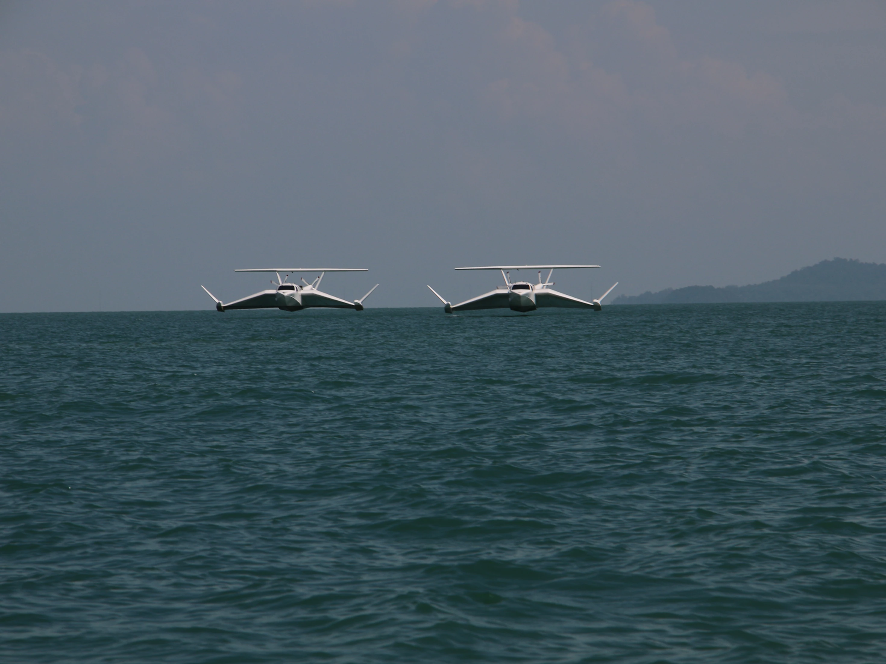 Der AirFish 8 kann bis zu 7m über Meeresniveau fliegen.