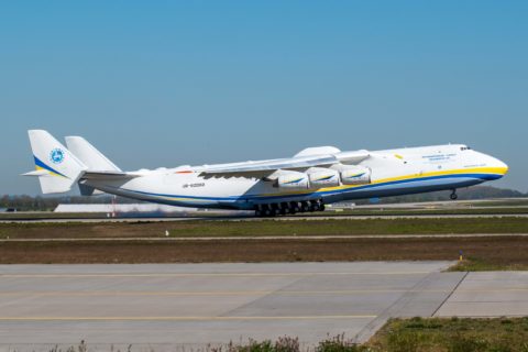 Die Antonow An-225 war das größte Flugzeug der Welt. Zu Beginn des Ukraine-Krieges wurde es von den Russen zerstört.