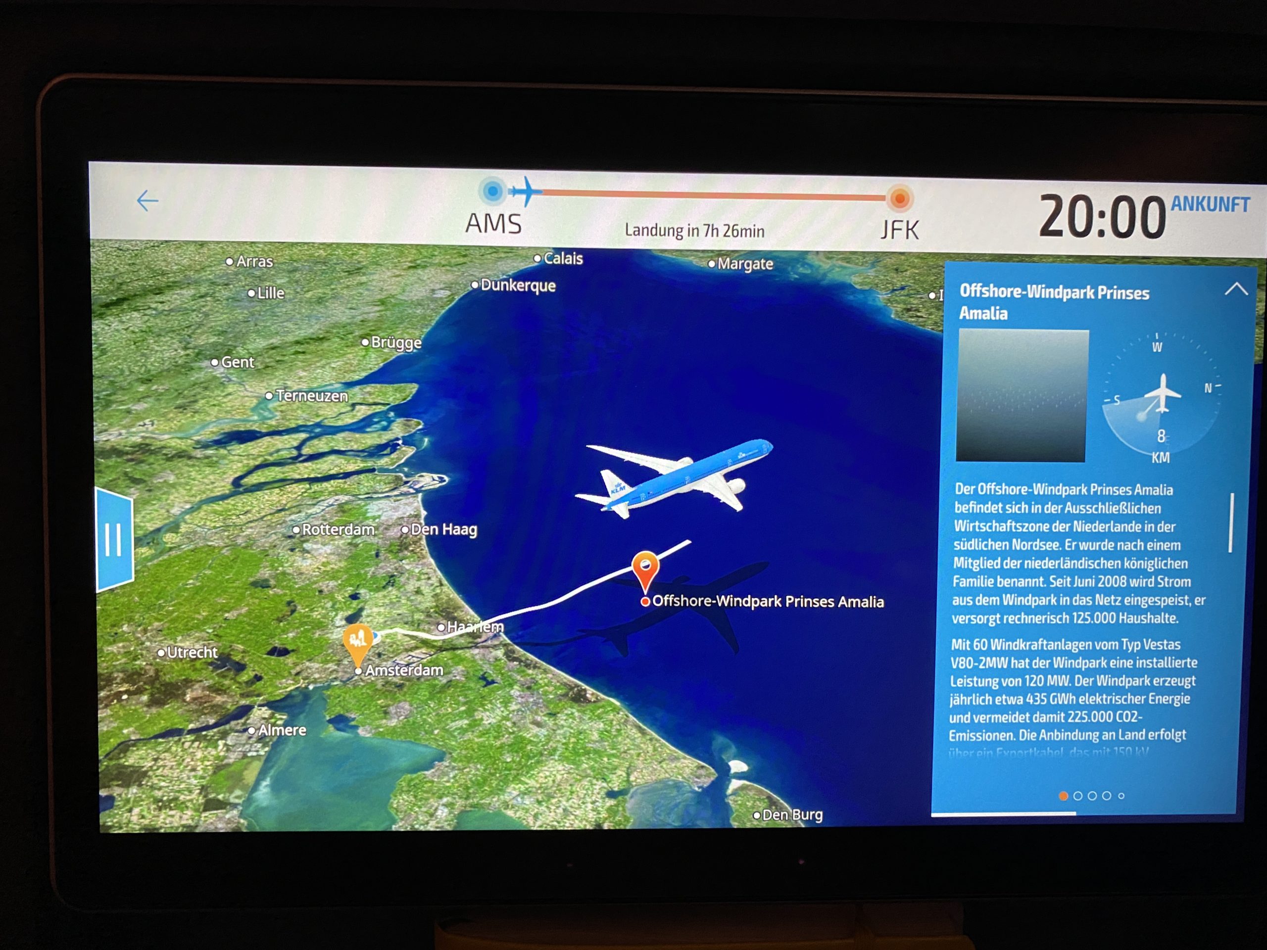 Der Screen hat eine Bilddiagonale von 33,8 Zentimetern. Er gehört damit zu den größten in der Premium- Eco-Klasse. So sind es beispielsweise bei der Lufthansa 28 bis 30 Zentimeter.  Bild: Isabella Sauer