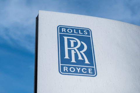 Das Logo von Rolls Royce ist am Eingangsbereich der Rolls-Royce Power Systems AG zu sehen. Rolls-Royce legt am 23.02.2023 seine Jahreszahlen vor.