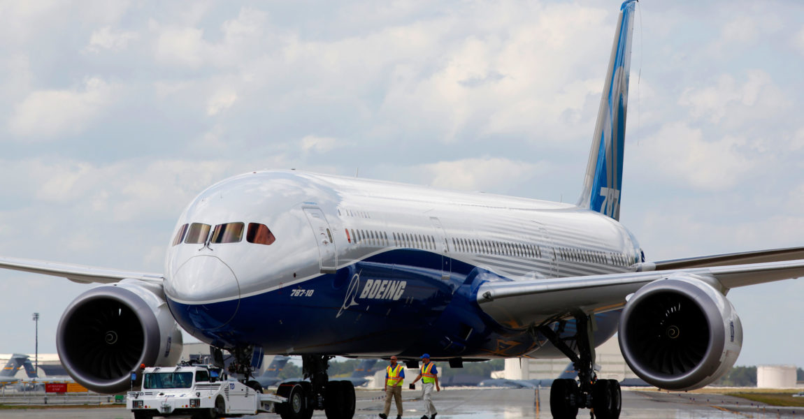 Der erste Boeing 787-10 Dreamliner steht nach seinem Jungfernflug auf dem Charleston International Airport in North Charleston (USA). 