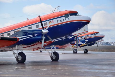 Polarflugzeuge Basler BT-67 „Polar 5“ und „Polar 6“ auf Expedition im kanadischen Inuvik.