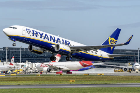 Von ihren älteren Boeing 737-800 will sich Ryanair wohl erst ab 2026 trennen.