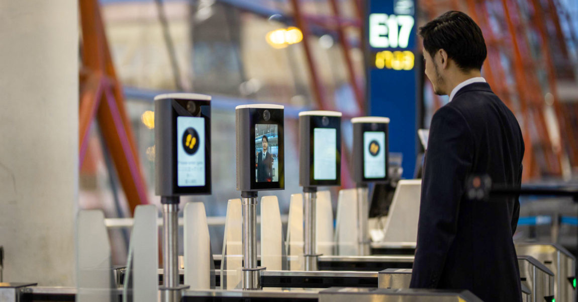 Gesichtsscanner an Checkpoints können Passagieren den Gang zum Schalter ersparen.