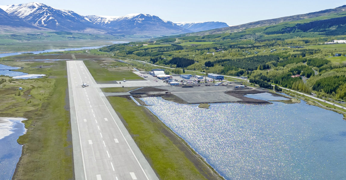 Islands Regierung fördert den internationalen Flugverkehr an Plätzen wie Akureyri: Airlines erhalten Rabatt bei den Gebühren.