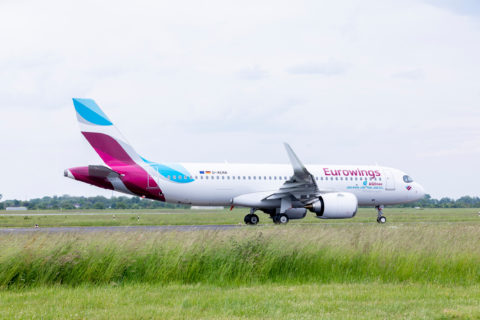 Eurowings investiert in die Zukunft und stellt neue Mitarbeiter ein, die sich mit digitalen Produkten beschäftigen sollen.